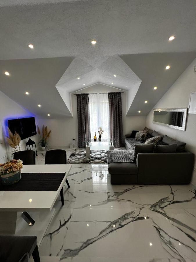 Luxury Apartment Megy Otocac Luaran gambar