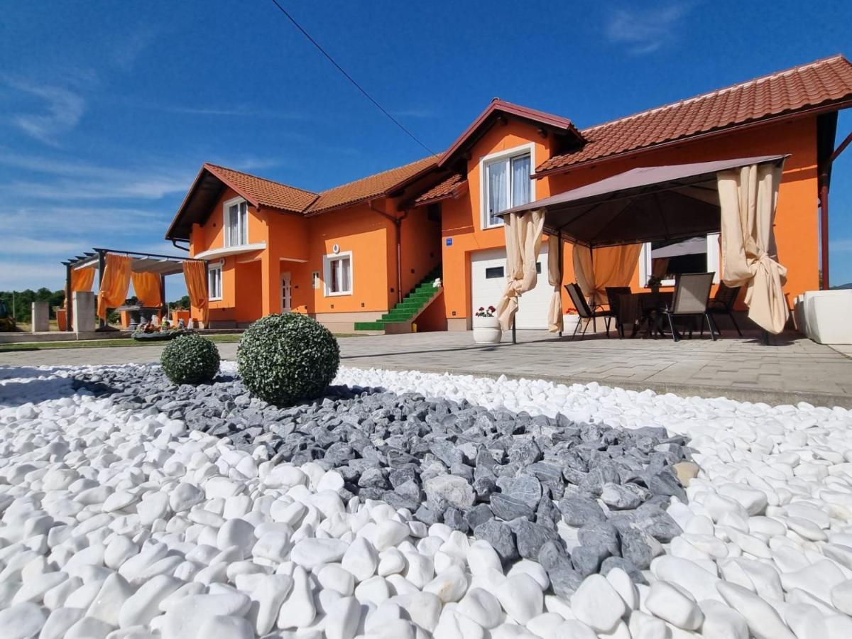 Luxury Apartment Megy Otocac Luaran gambar