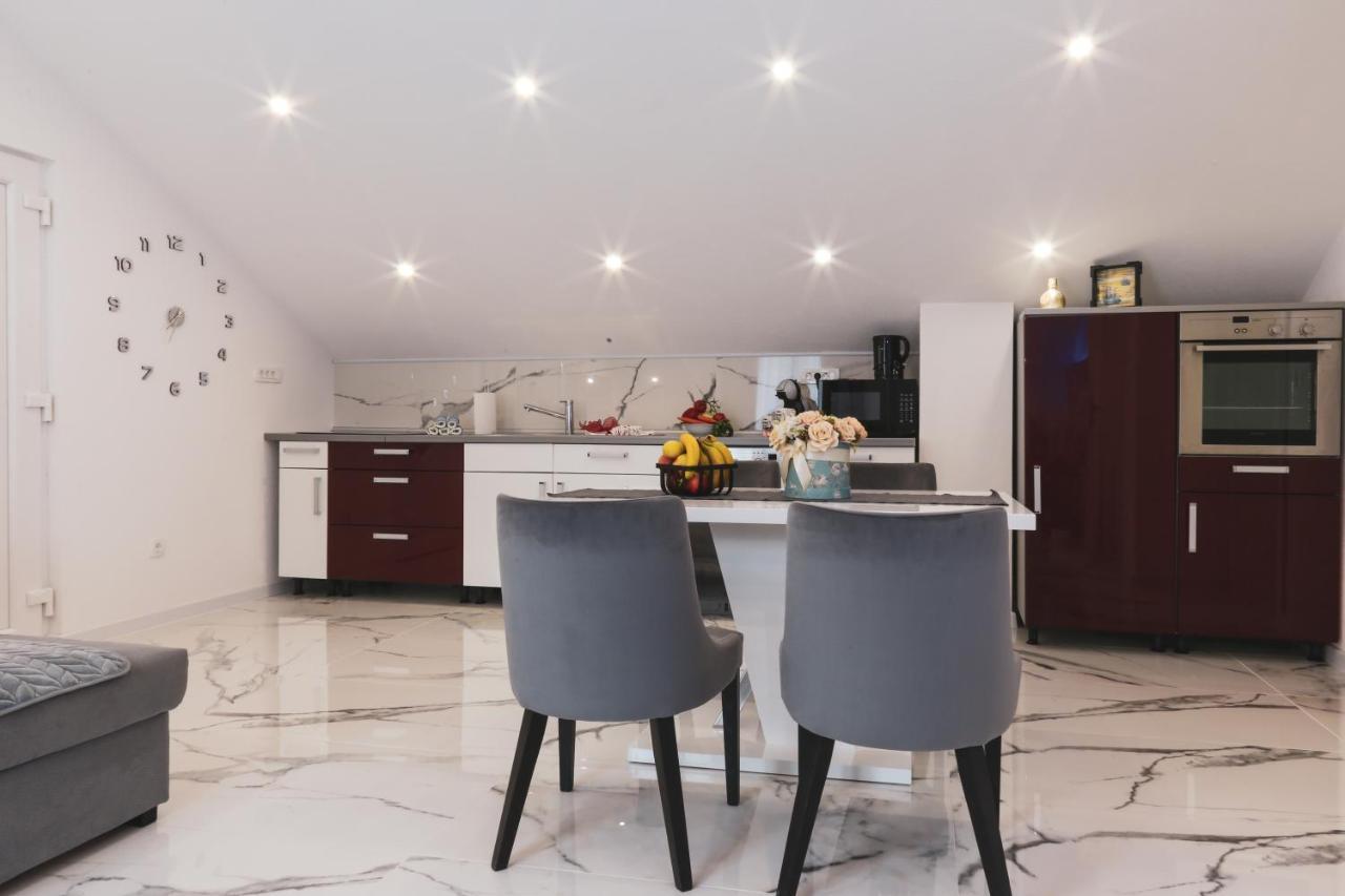 Luxury Apartment Megy Otocac Luaran gambar