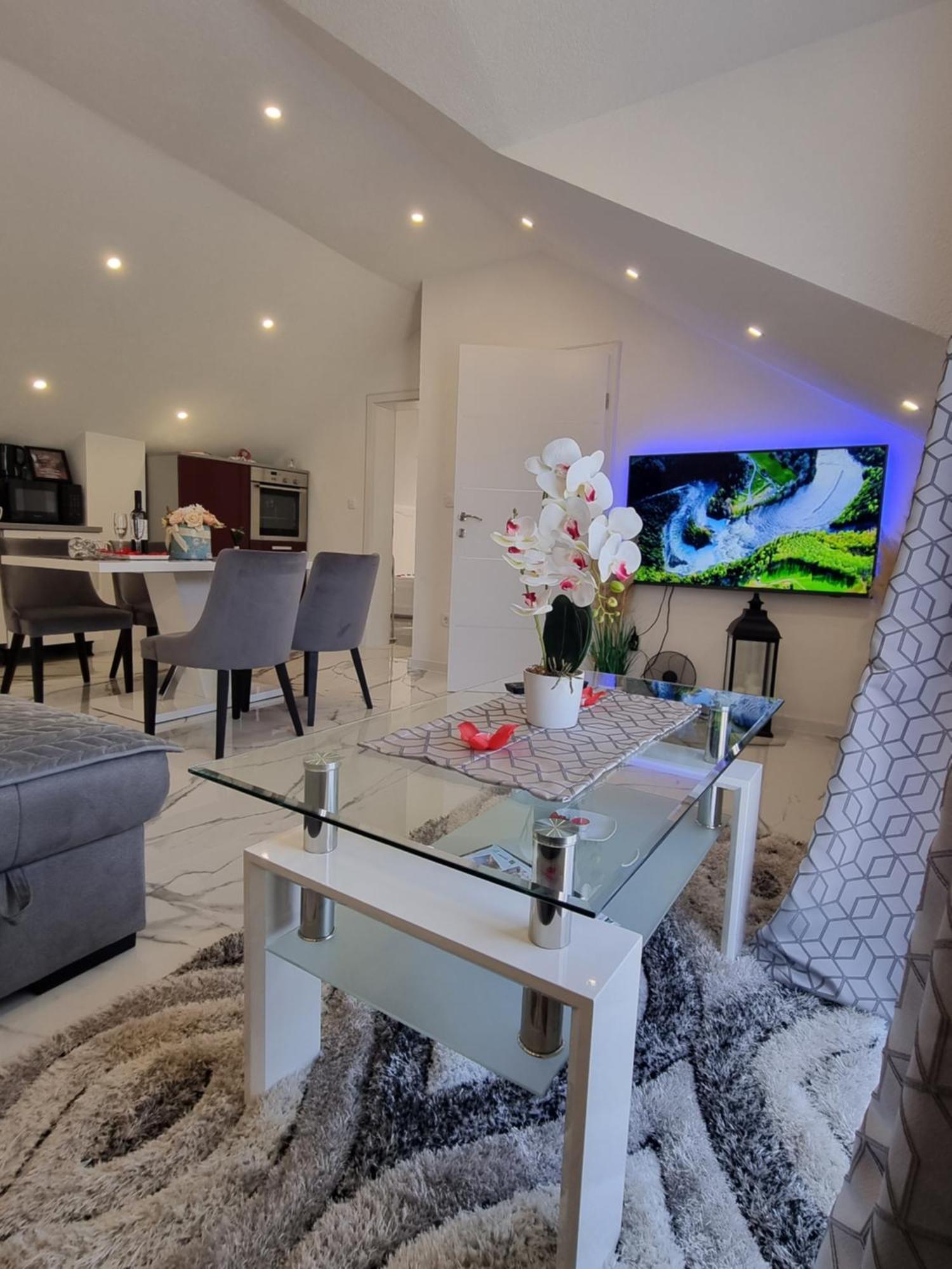 Luxury Apartment Megy Otocac Luaran gambar