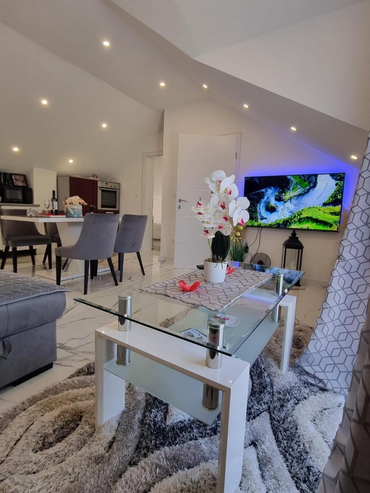 Luxury Apartment Megy Otocac Luaran gambar