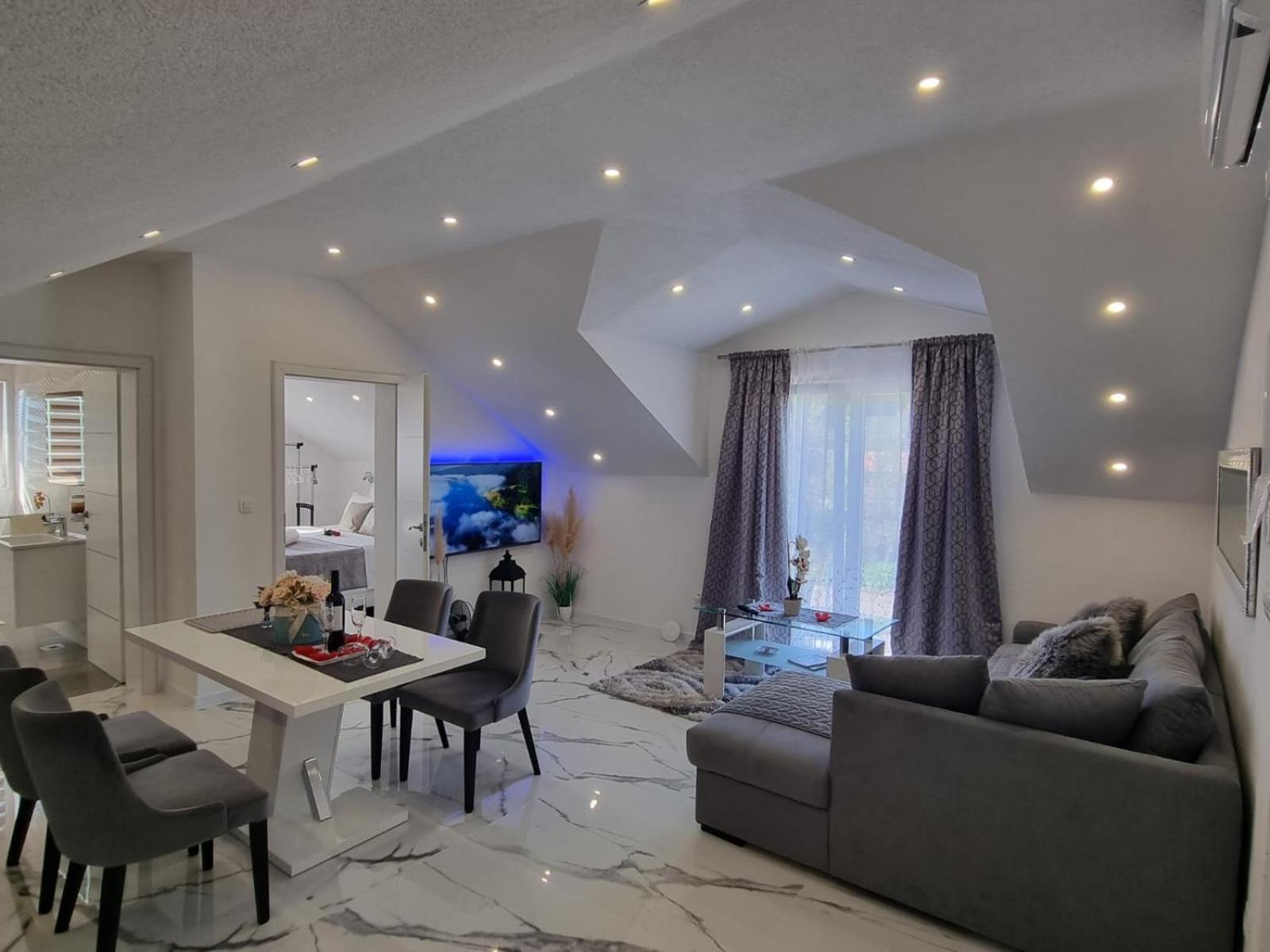 Luxury Apartment Megy Otocac Luaran gambar
