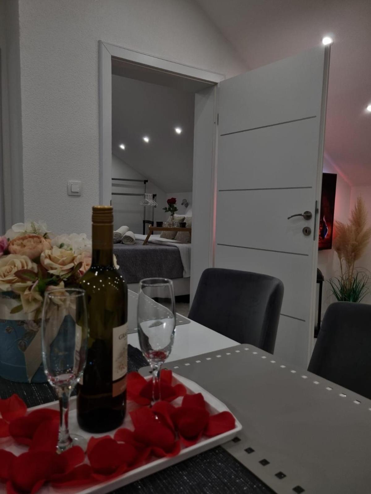 Luxury Apartment Megy Otocac Luaran gambar
