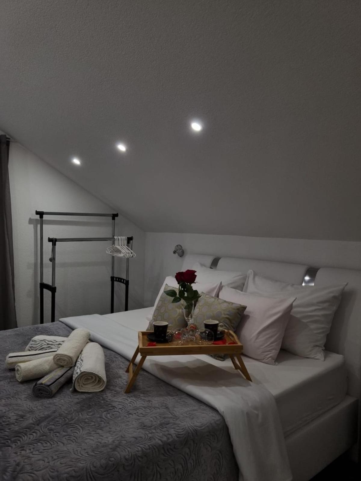 Luxury Apartment Megy Otocac Luaran gambar