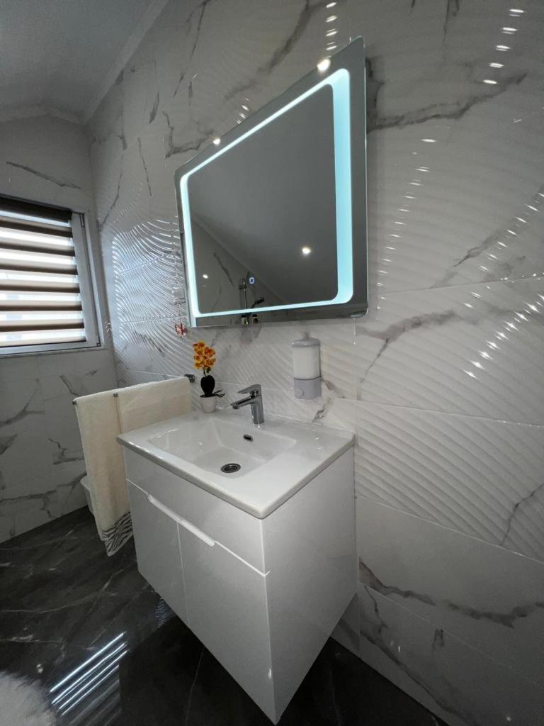 Luxury Apartment Megy Otocac Luaran gambar