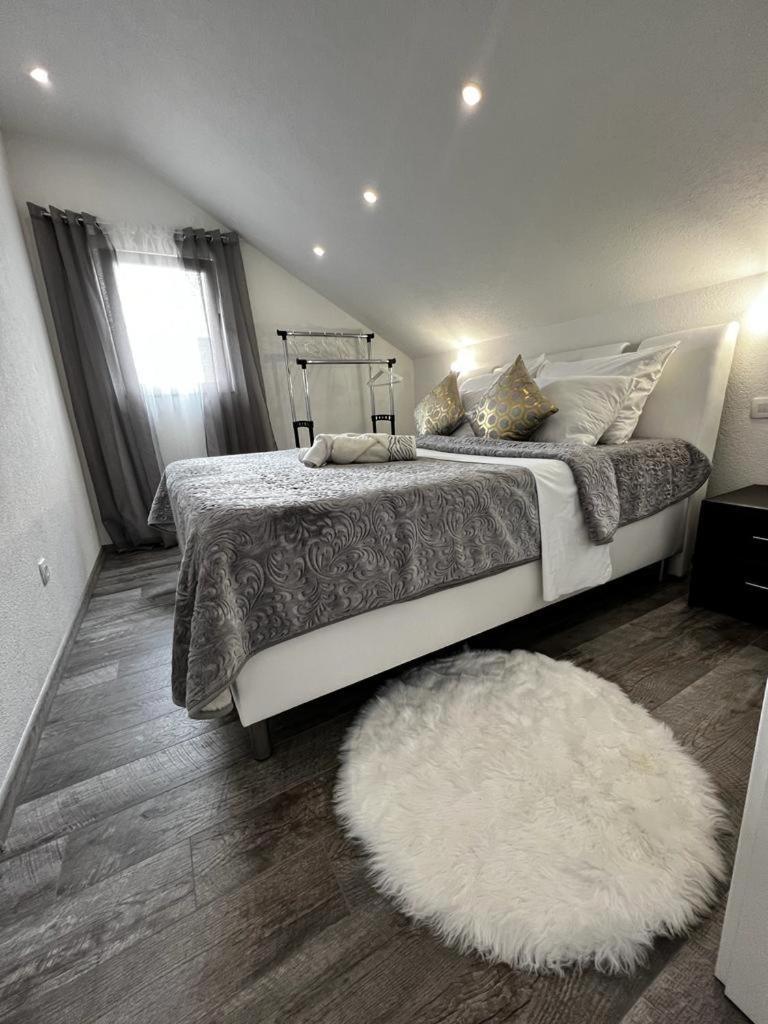Luxury Apartment Megy Otocac Luaran gambar