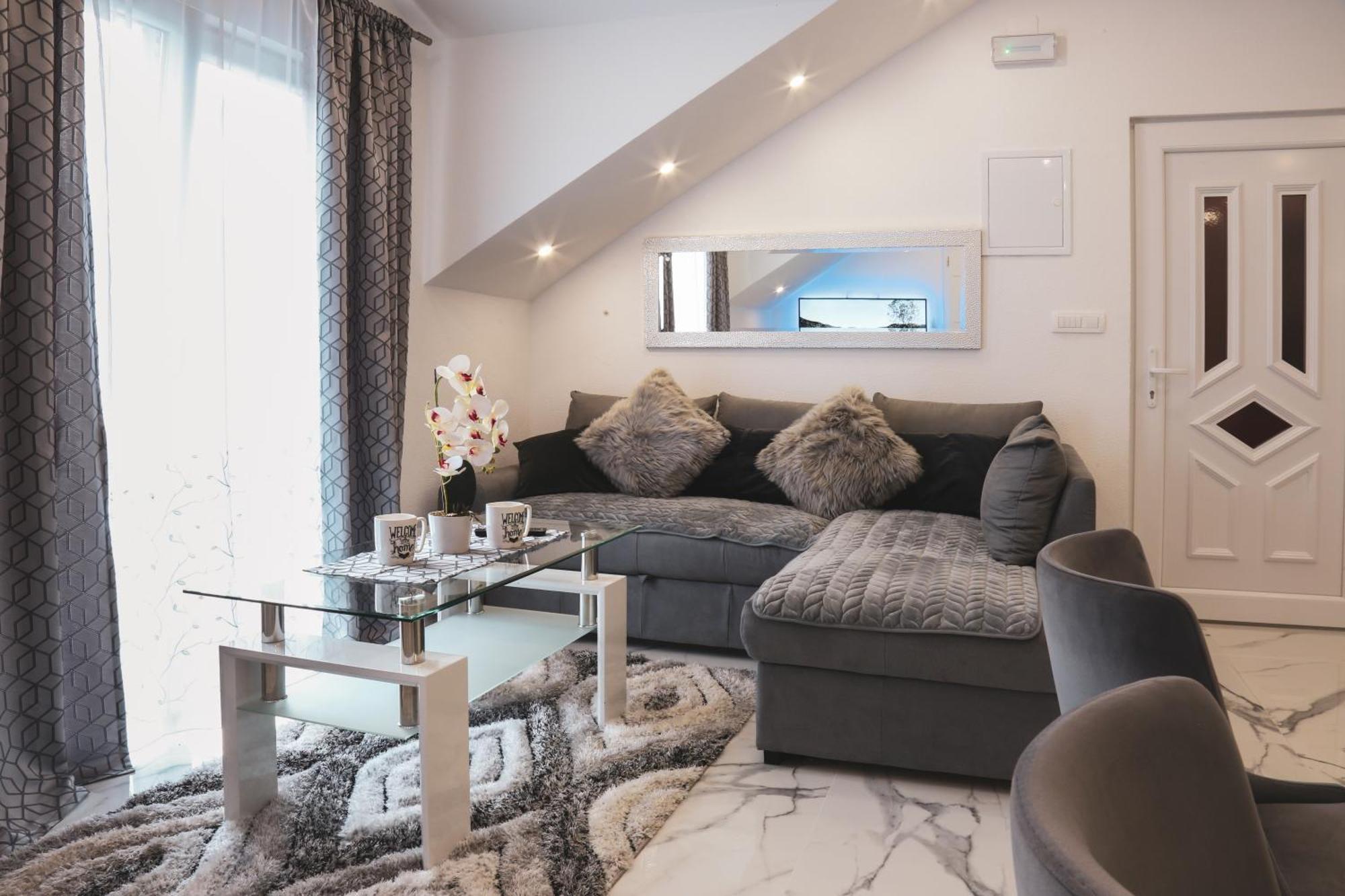 Luxury Apartment Megy Otocac Luaran gambar