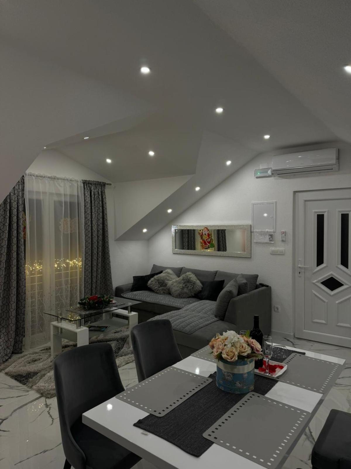 Luxury Apartment Megy Otocac Luaran gambar